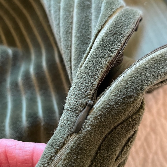 Pottery Barn Pillow Covers #2 Green Zip 22"X22" Velvety Corduroy Cottage - Picture 10 of 10